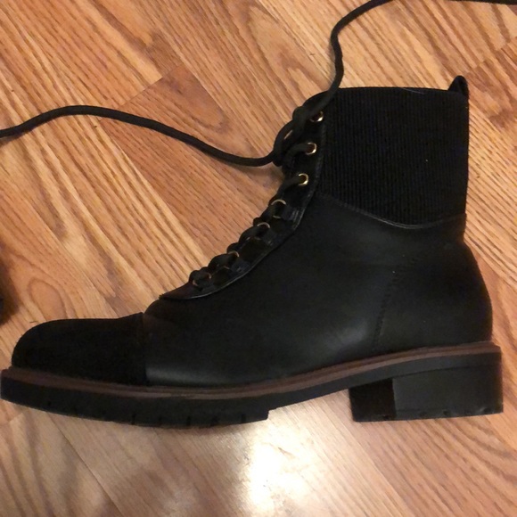 Women Boots - Picture 7 of 8